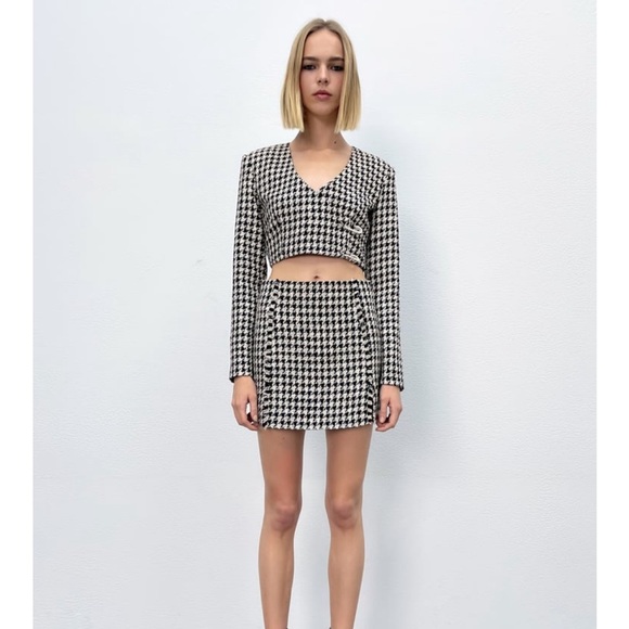 Zara Black & White Tweed Houndstooth Faux Wrap Crop Top - Picture 4 of 8